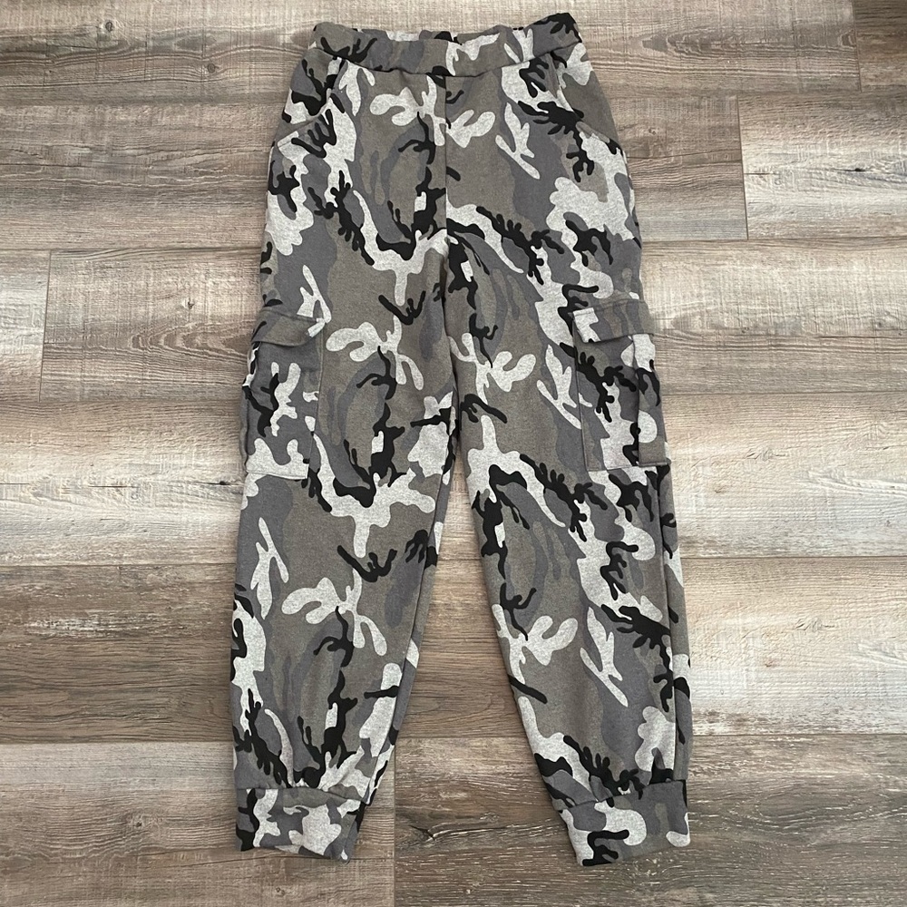 Nasty Gal 6 Gray Camo Joggers Sweatpants